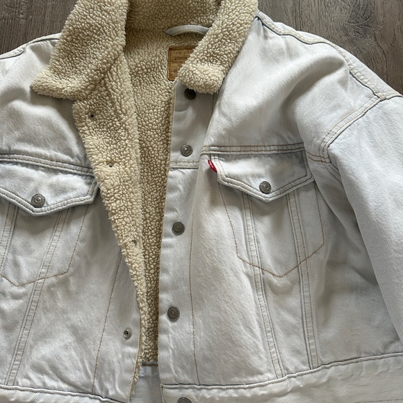 Levi's Women's White Sherpa Denim Jacket - Picture 5 of 5